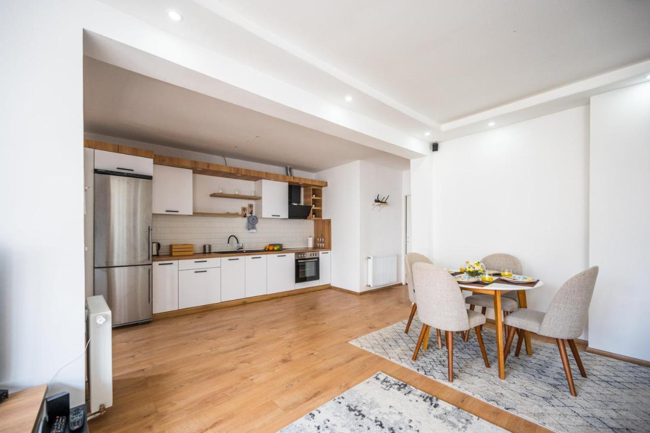 Spacious And Bright 2Bdr Apartment In The Old Town SJJ Exterior foto